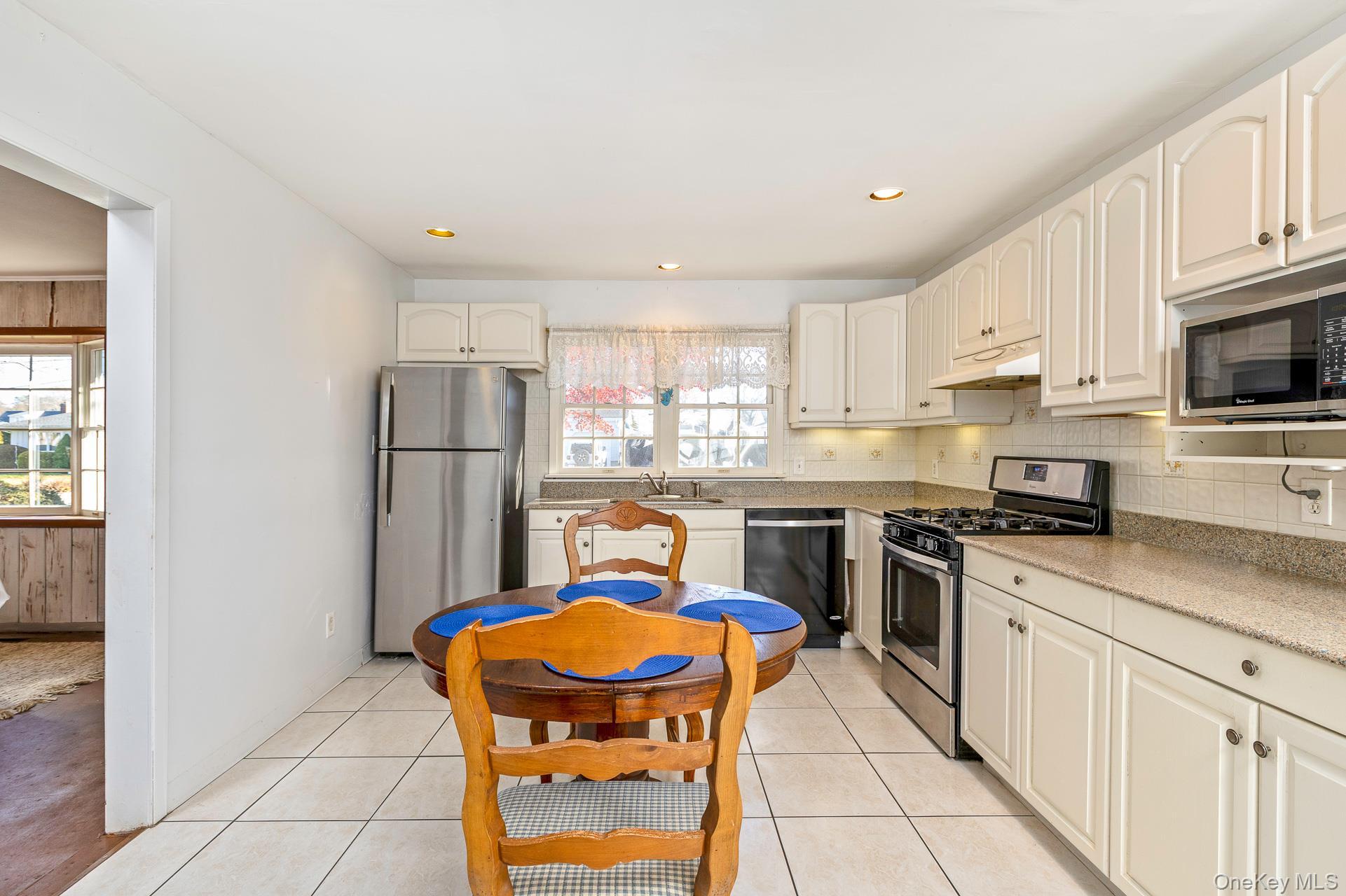 Single Family Whiting Suffolk County, NY 11942, MLS-937598-7