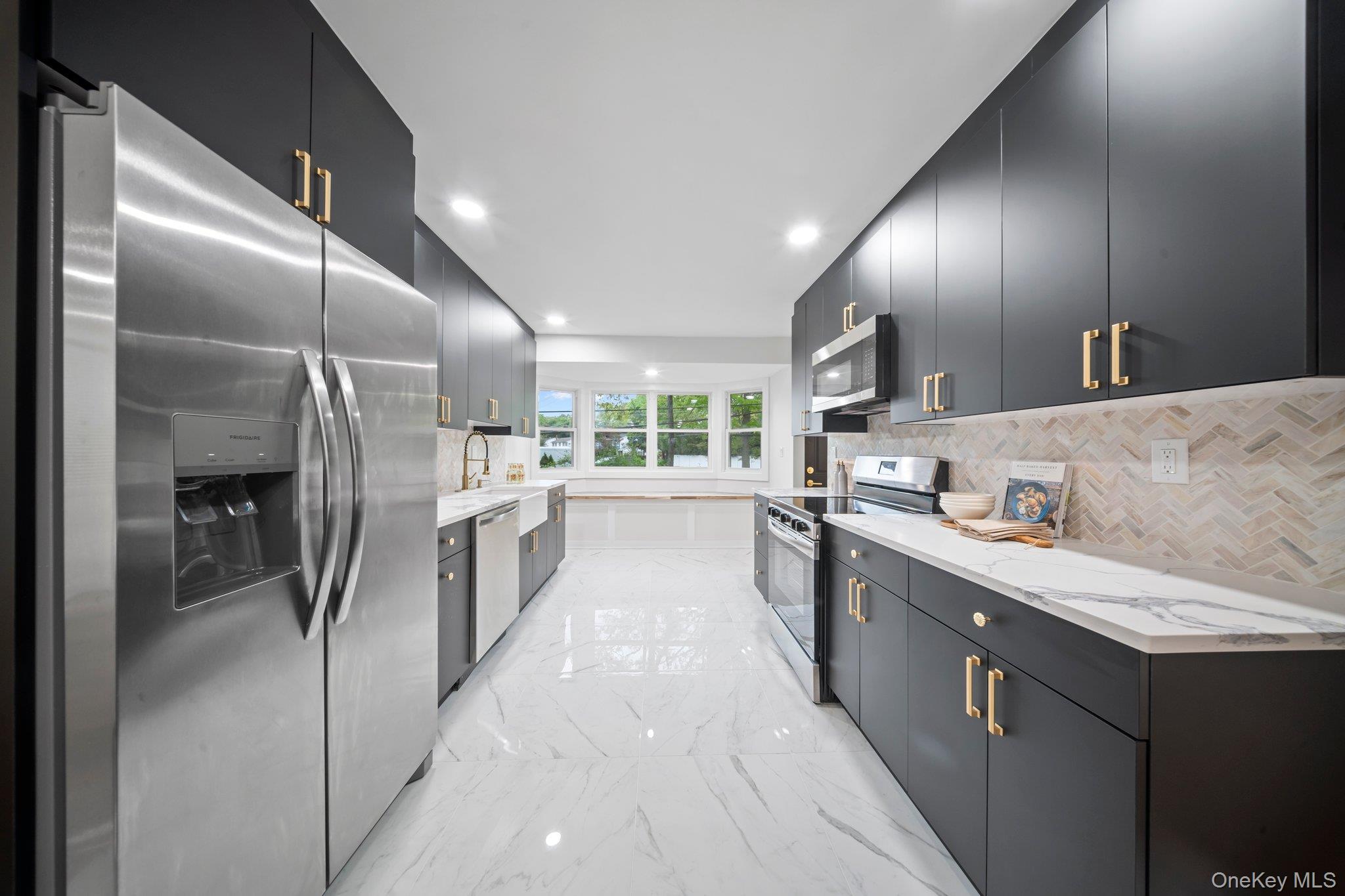 Single Family Pinedale Suffolk County, NY 11738, MLS-937606-3