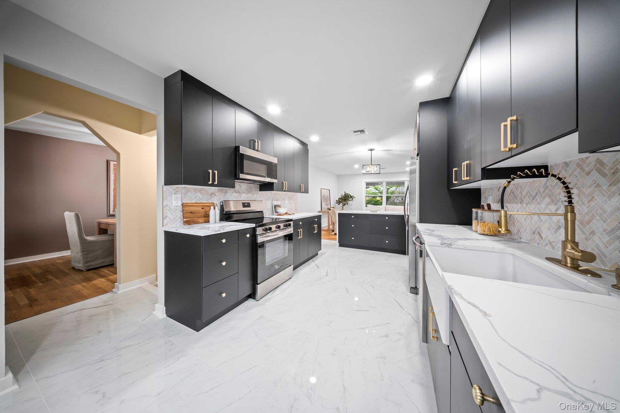 Single Family Pinedale Suffolk County, NY 11738, MLS-937606-4