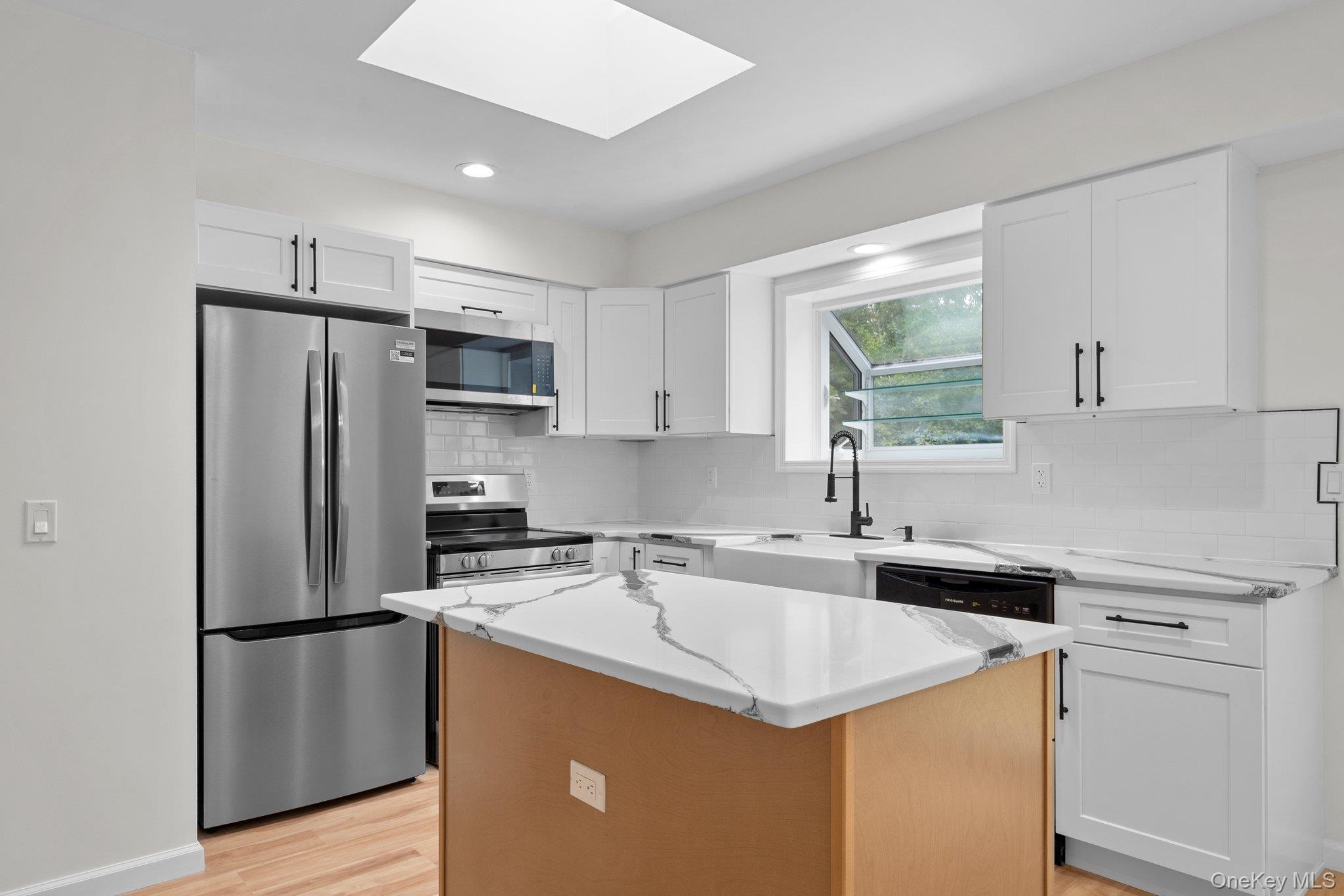 Single Family Pinedale Suffolk County, NY 11738, MLS-937606-7