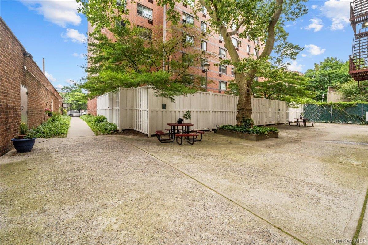 Coop Netherland  Bronx, NY 10463, MLS-937617-13