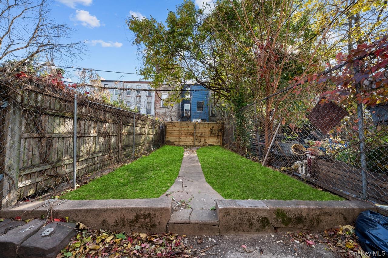 Single Family Hull  Brooklyn, NY 11233, MLS-937651-31