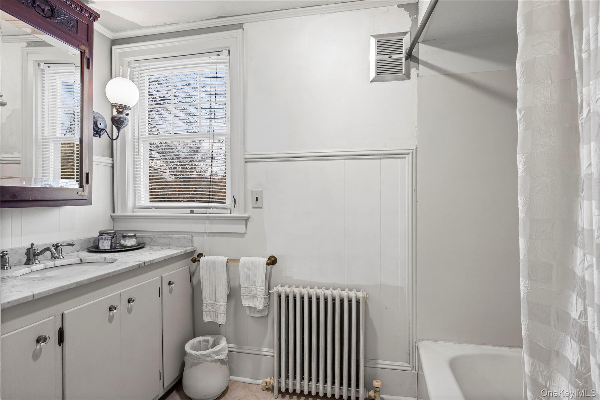 Single Family Middle Suffolk County, NY 11705, MLS-937714-28