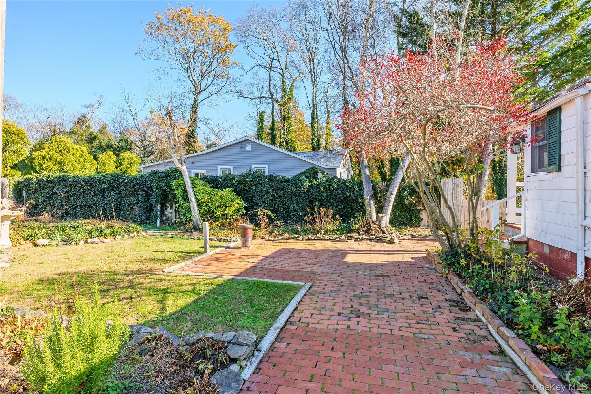 Single Family Middle Suffolk County, NY 11705, MLS-937714-36