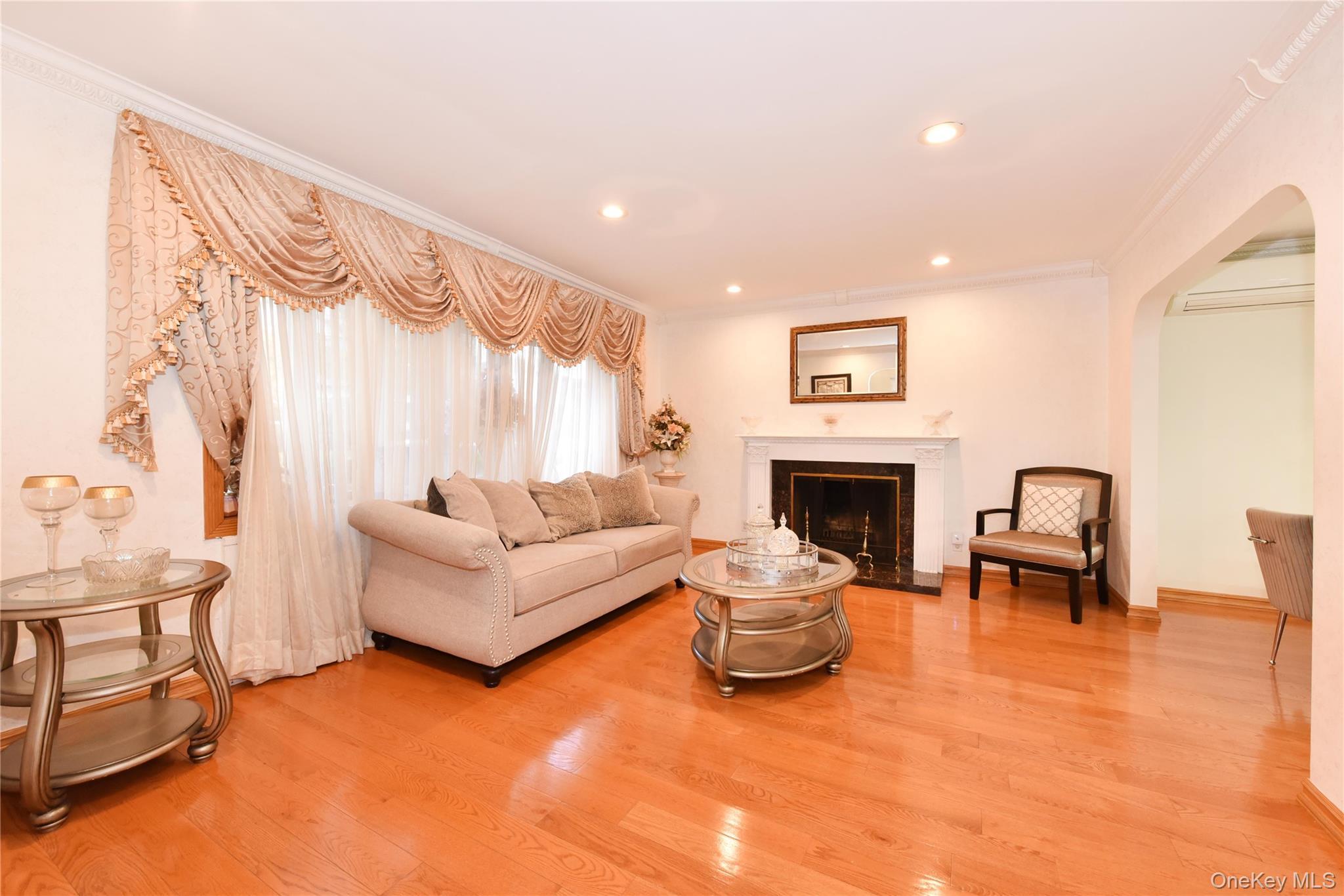 Single Family 212th Queens, NY 11427, MLS-937721-10