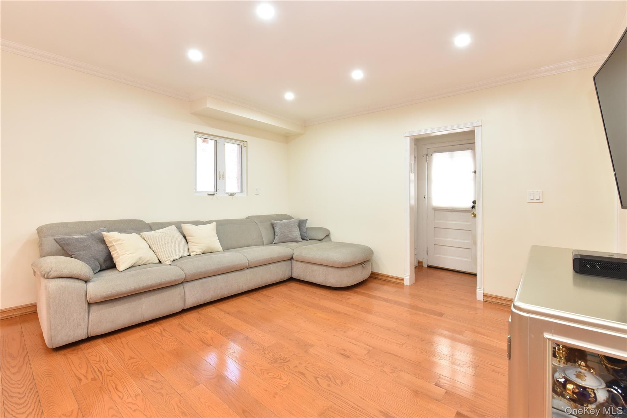 Single Family 212th Queens, NY 11427, MLS-937721-14