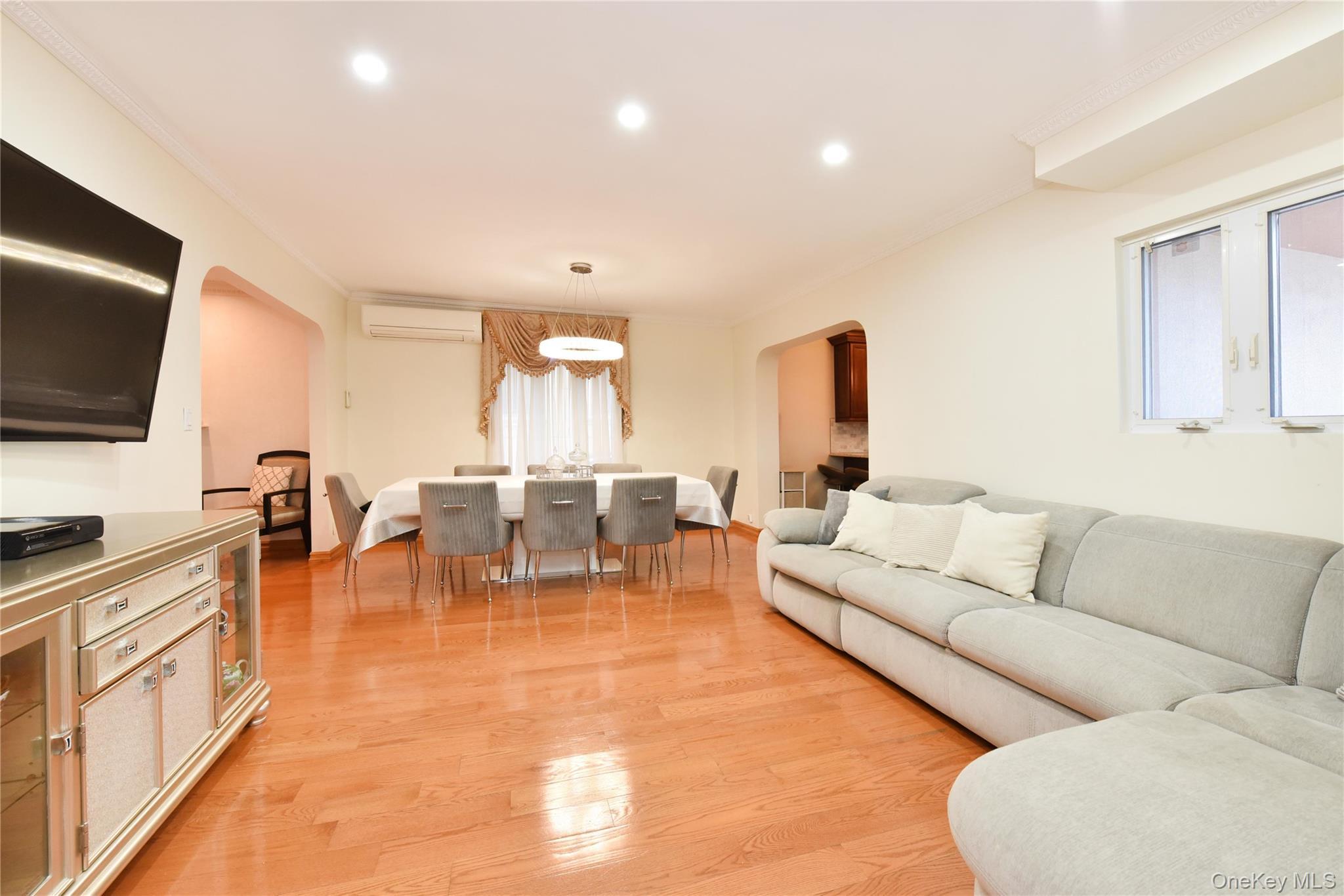 Single Family 212th Queens, NY 11427, MLS-937721-15