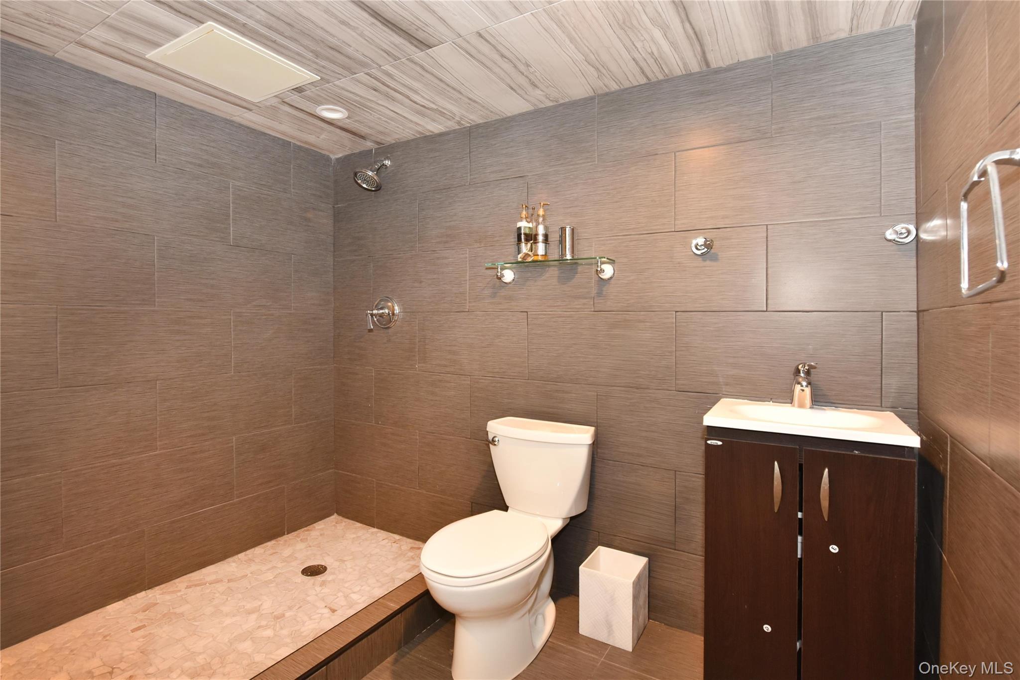 Single Family 212th Queens, NY 11427, MLS-937721-28