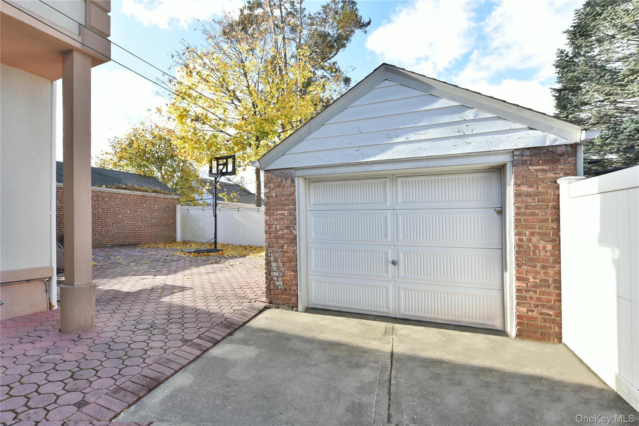 Single Family 212th Queens, NY 11427, MLS-937721-29