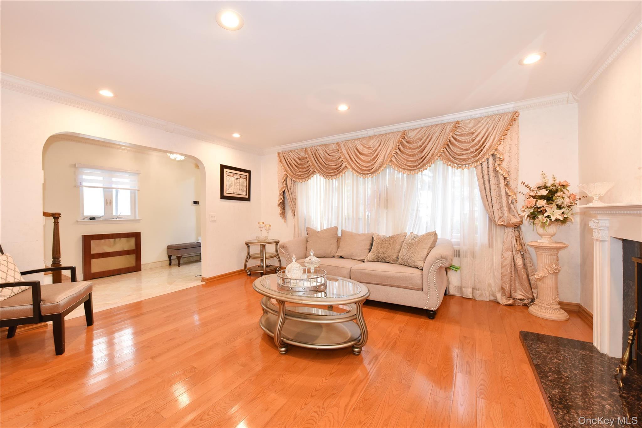 Single Family 212th Queens, NY 11427, MLS-937721-8