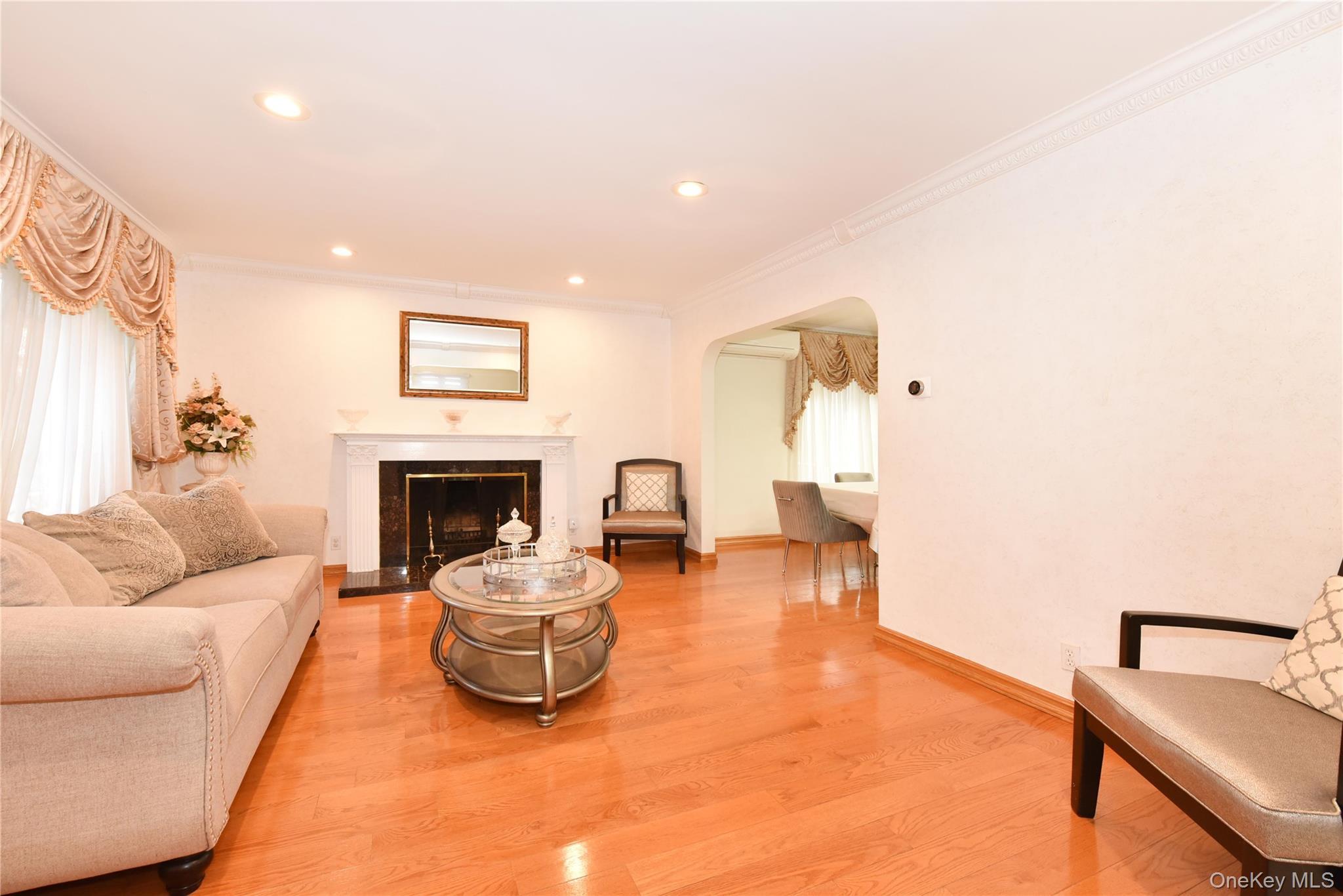 Single Family 212th Queens, NY 11427, MLS-937721-9