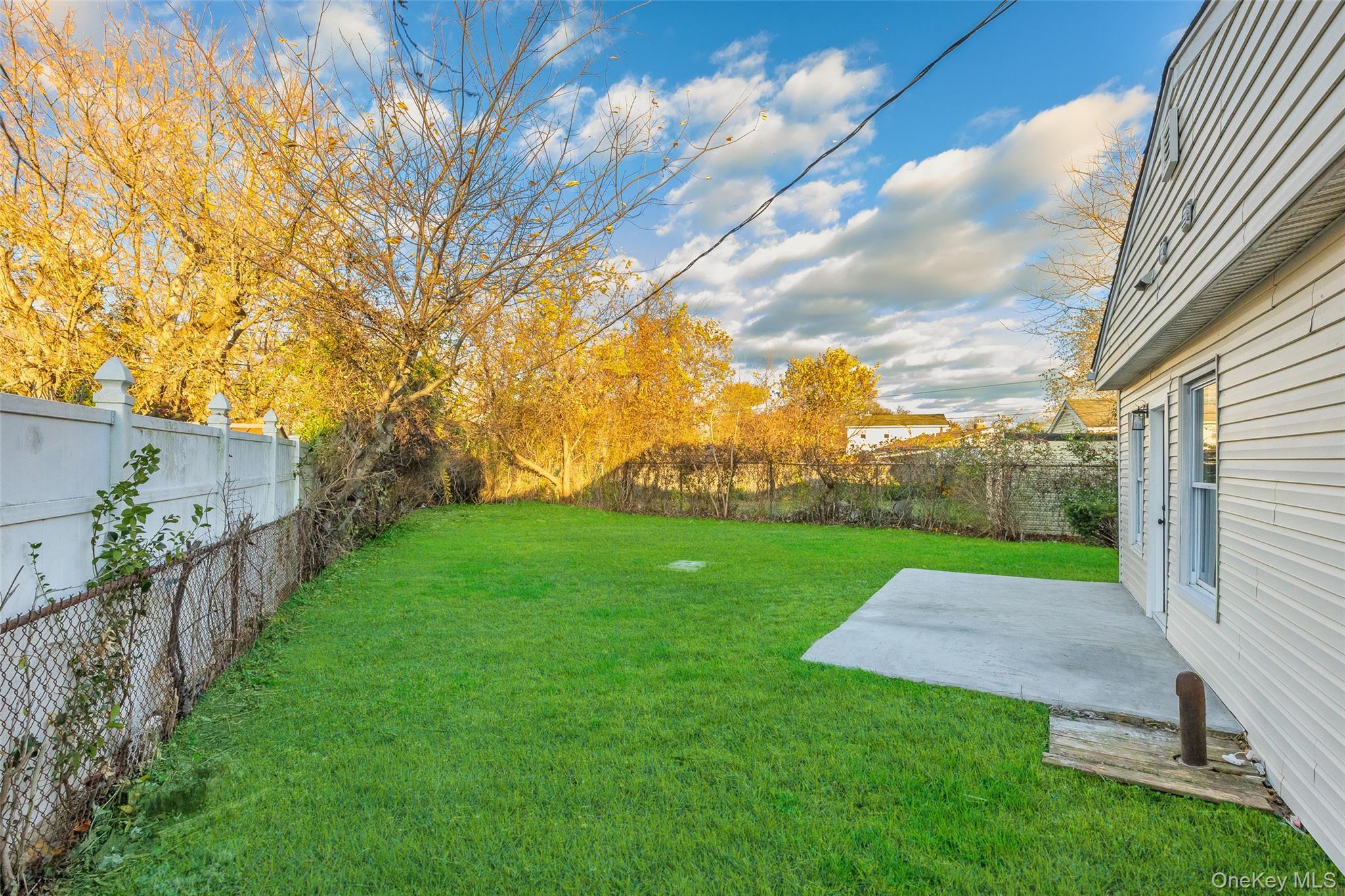 Single Family Somerset Suffolk County, NY 11701, MLS-937723-28