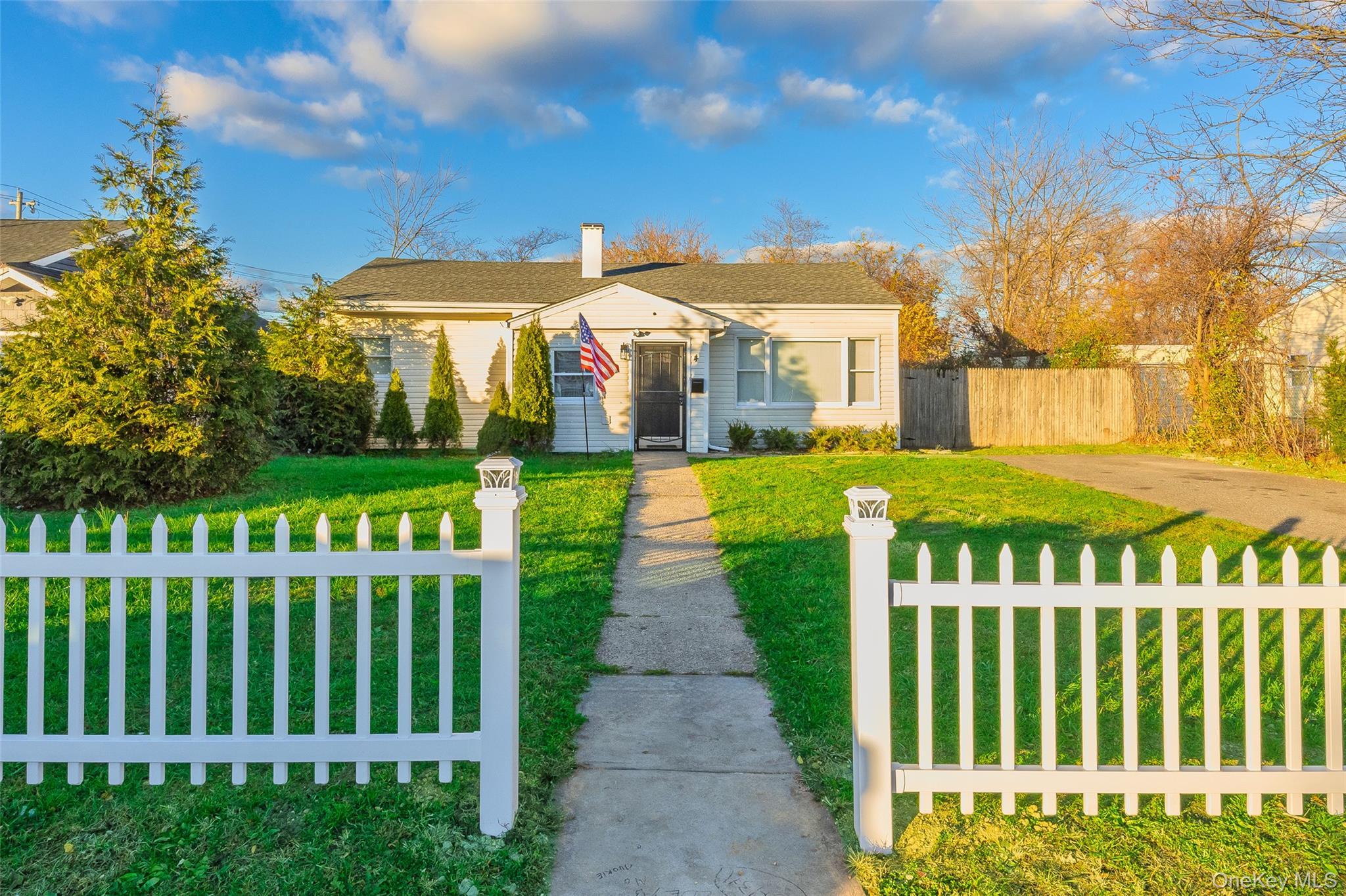 Single Family Somerset  Suffolk County, NY 11701, MLS-937723-31