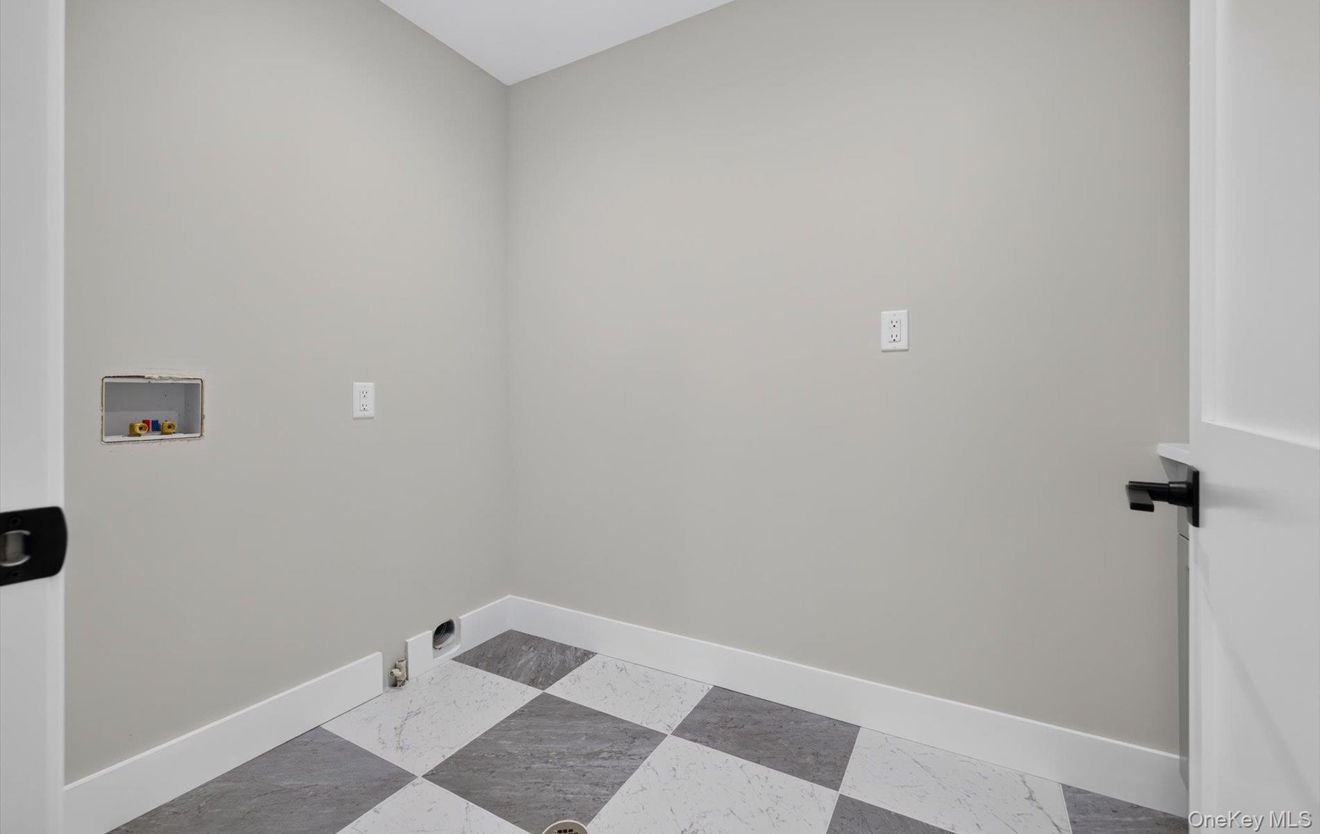 Single Family San Juan Avenue  Nassau County, NY 11507, MLS-937731-26