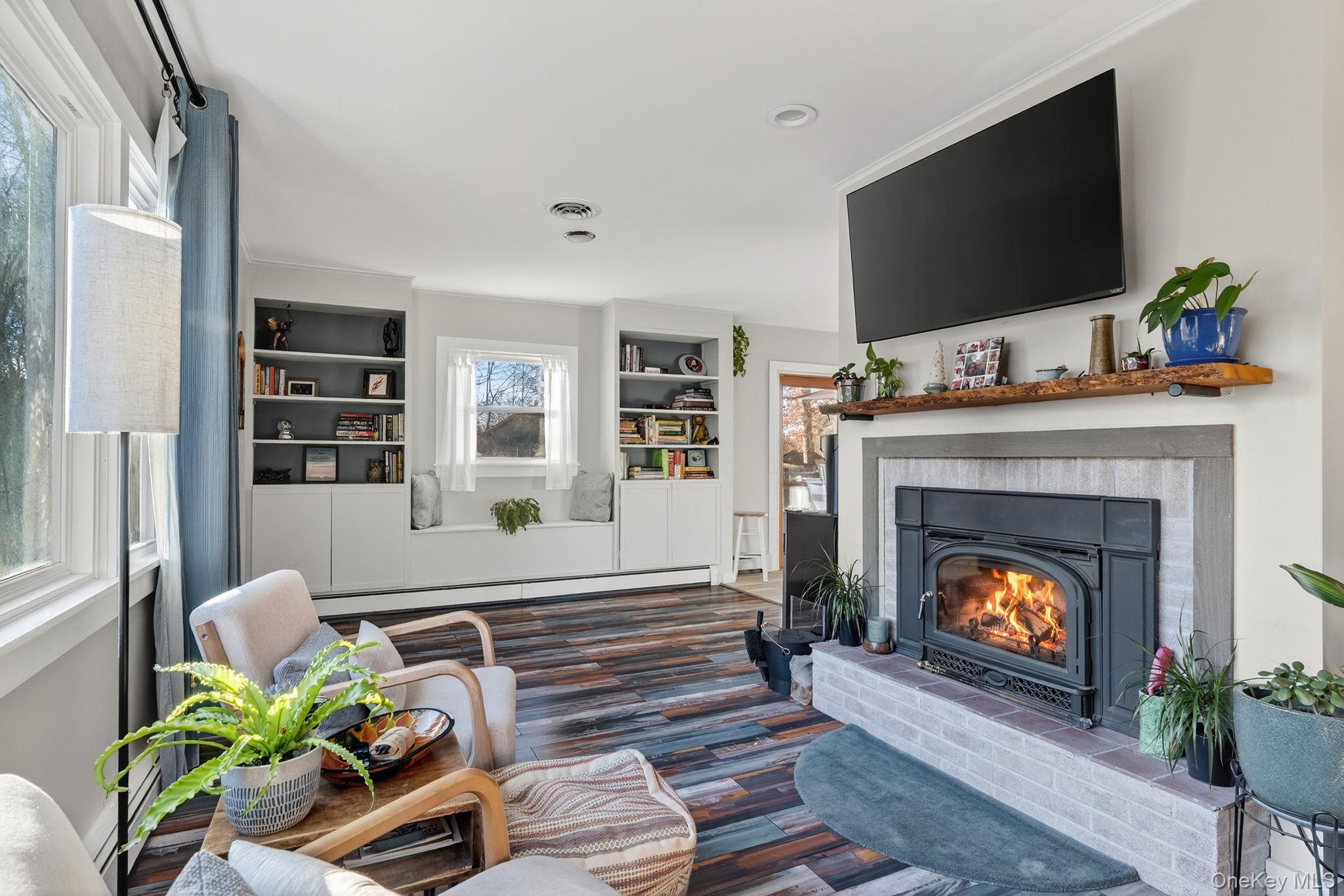 Single Family Closs  Dutchess County, NY 12572, MLS-937748-10