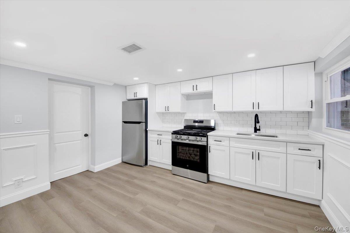 Single Family Stickney  Bronx, NY 10469, MLS-937822-24