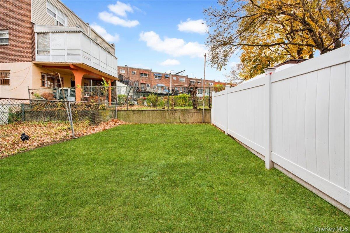 Single Family Stickney  Bronx, NY 10469, MLS-937822-35