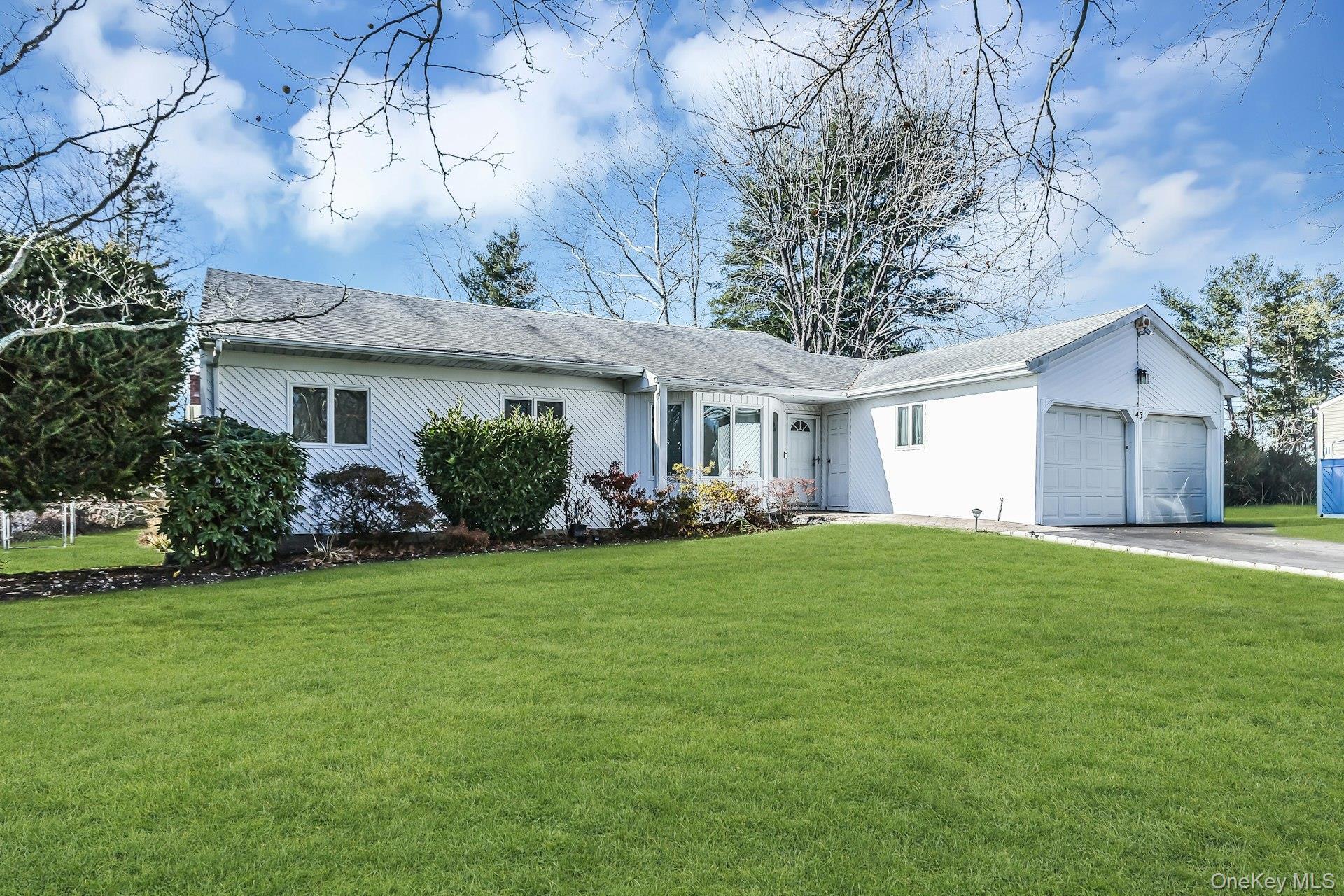 Single Family Verleye  Suffolk County, NY 11731, MLS-937830-2