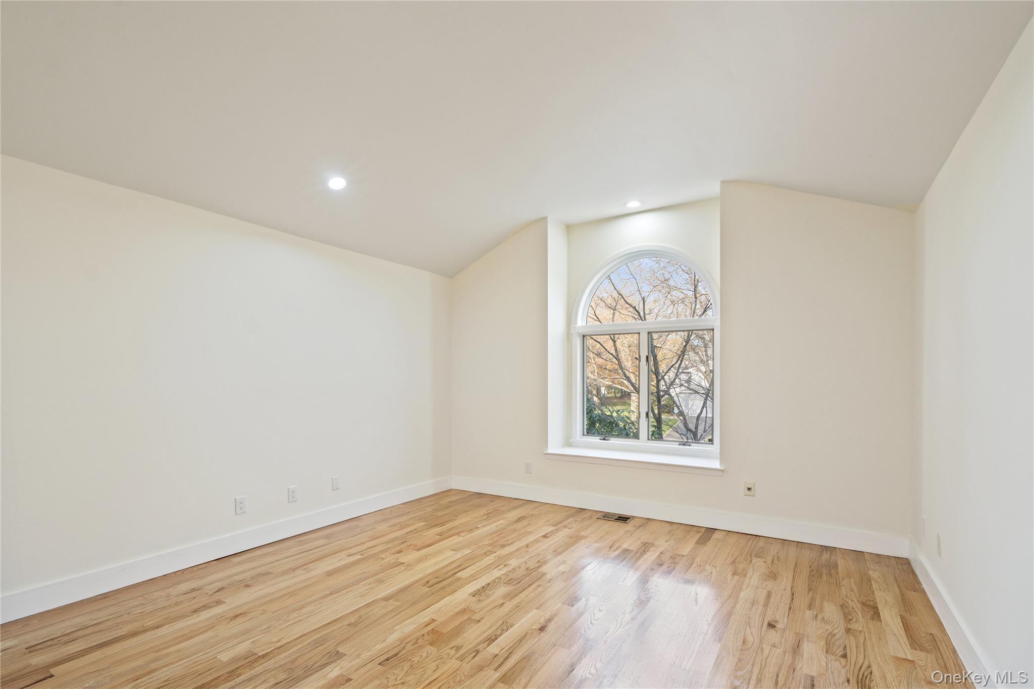 Condo Heiko  Suffolk County, NY 11768, MLS-937841-37