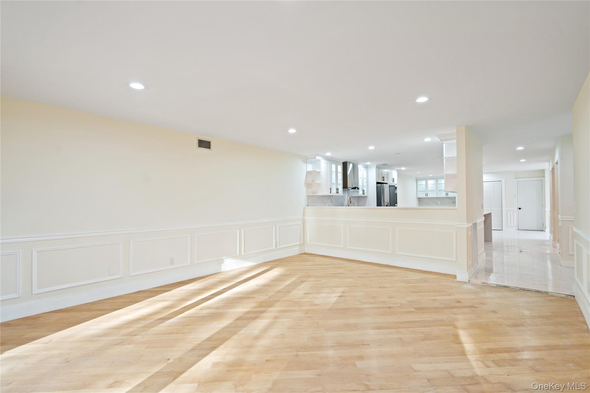 Condo Heiko  Suffolk County, NY 11768, MLS-937841-9