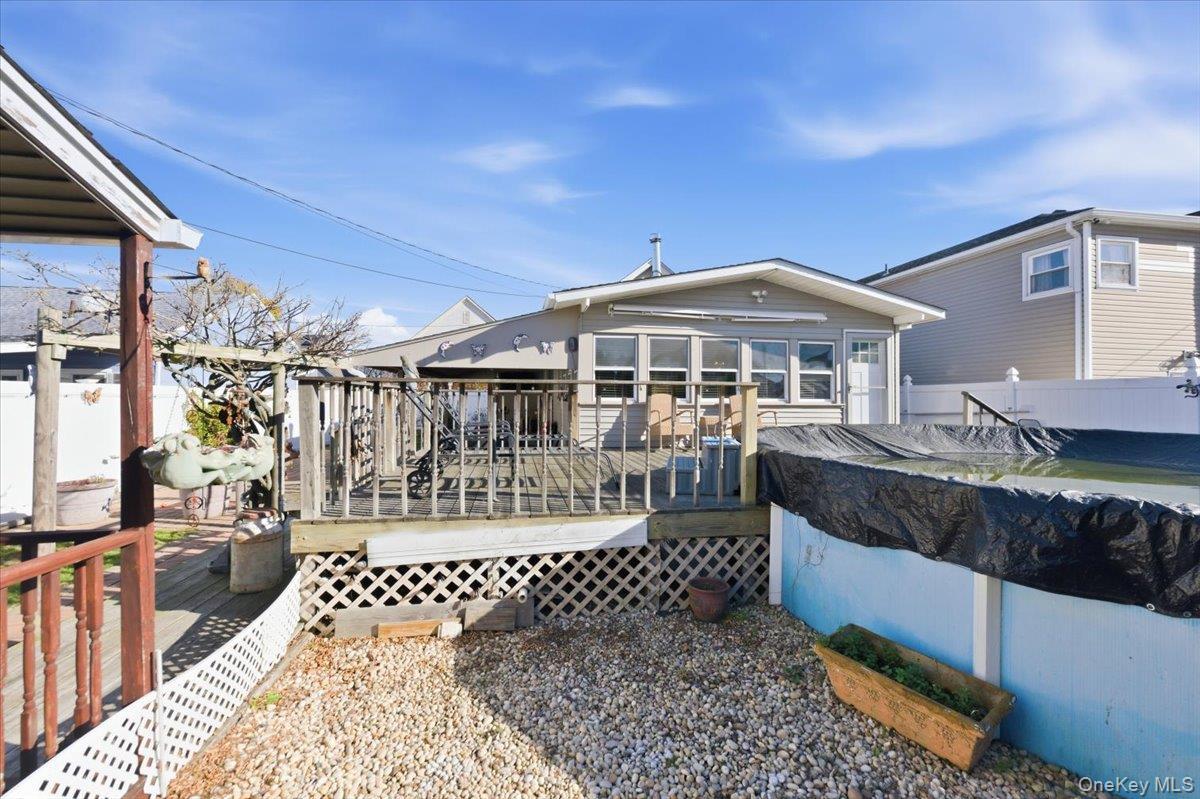 Single Family Newport Nassau County, NY 11558, MLS-937854-18