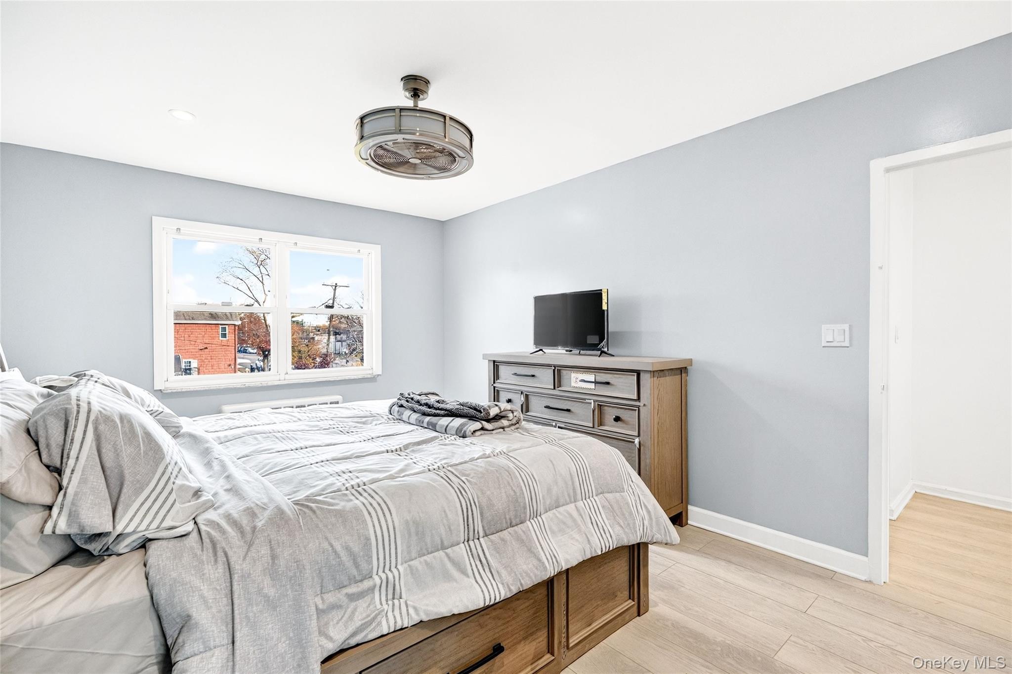 Single Family Hobart Bronx, NY 10461, MLS-937858-34