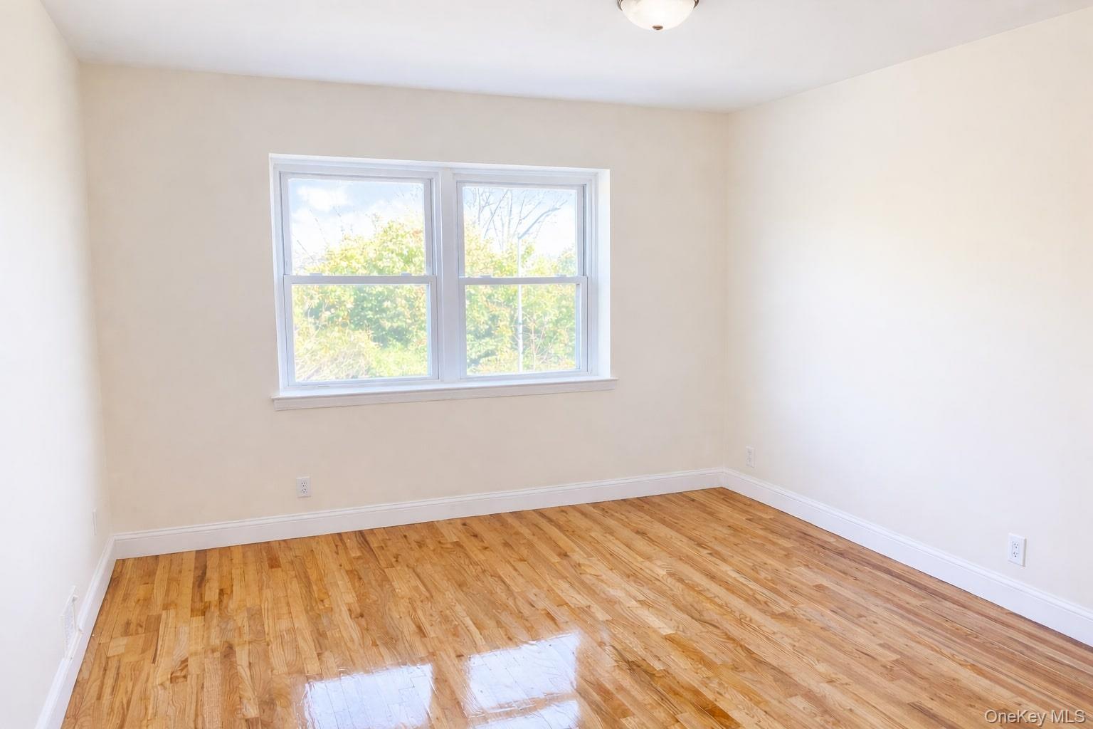 Single Family Waters Edge Drive Queens, NY 11360, MLS-937863-27