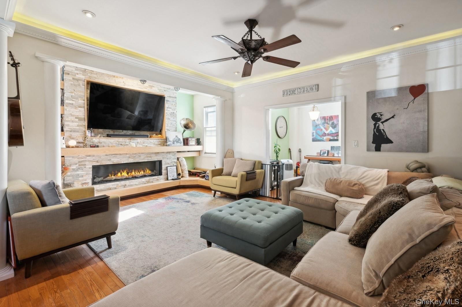 Single Family Overing Bronx, NY 10461, MLS-937872-2