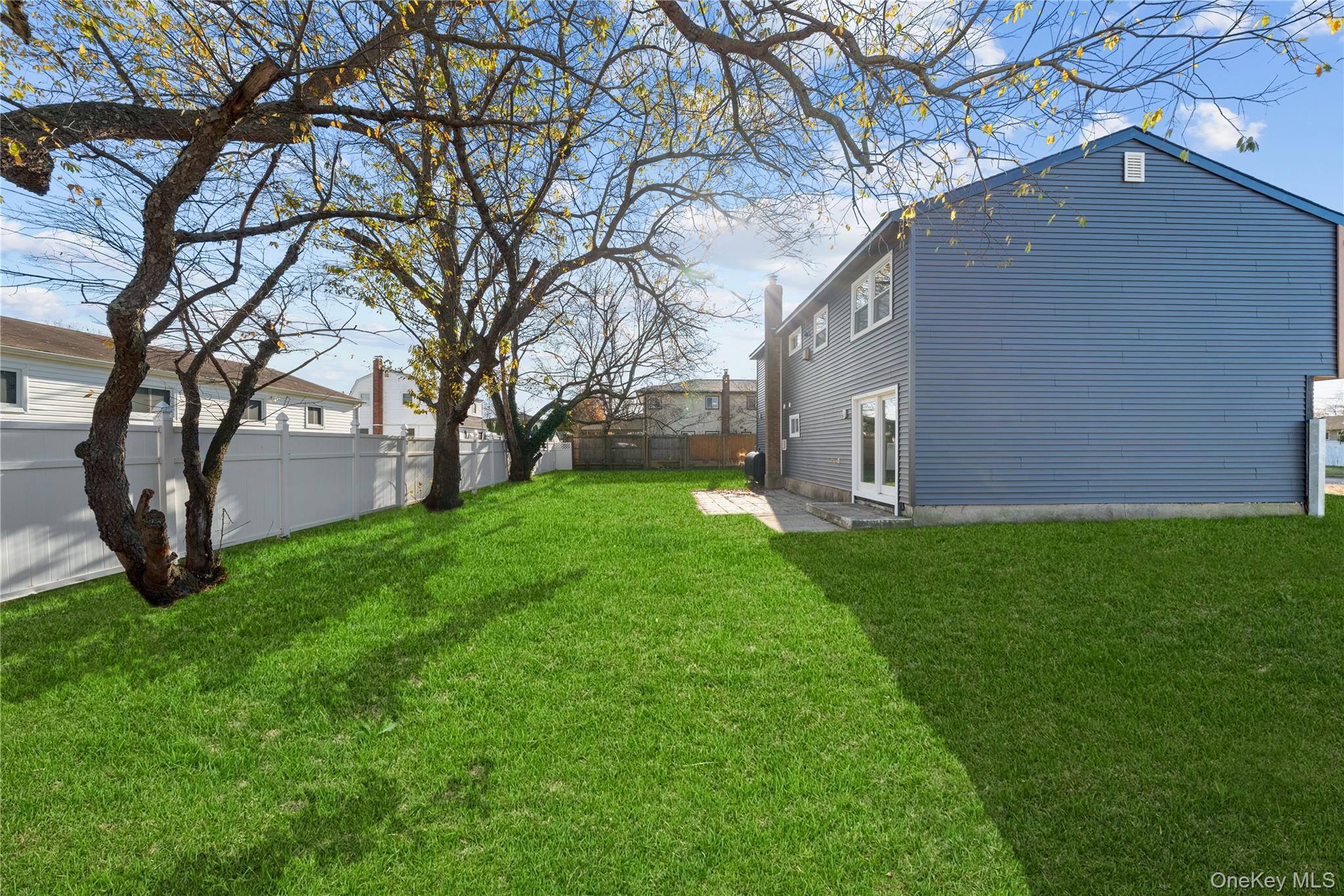 Single Family Lincoln  Suffolk County, NY 11729, MLS-937915-39