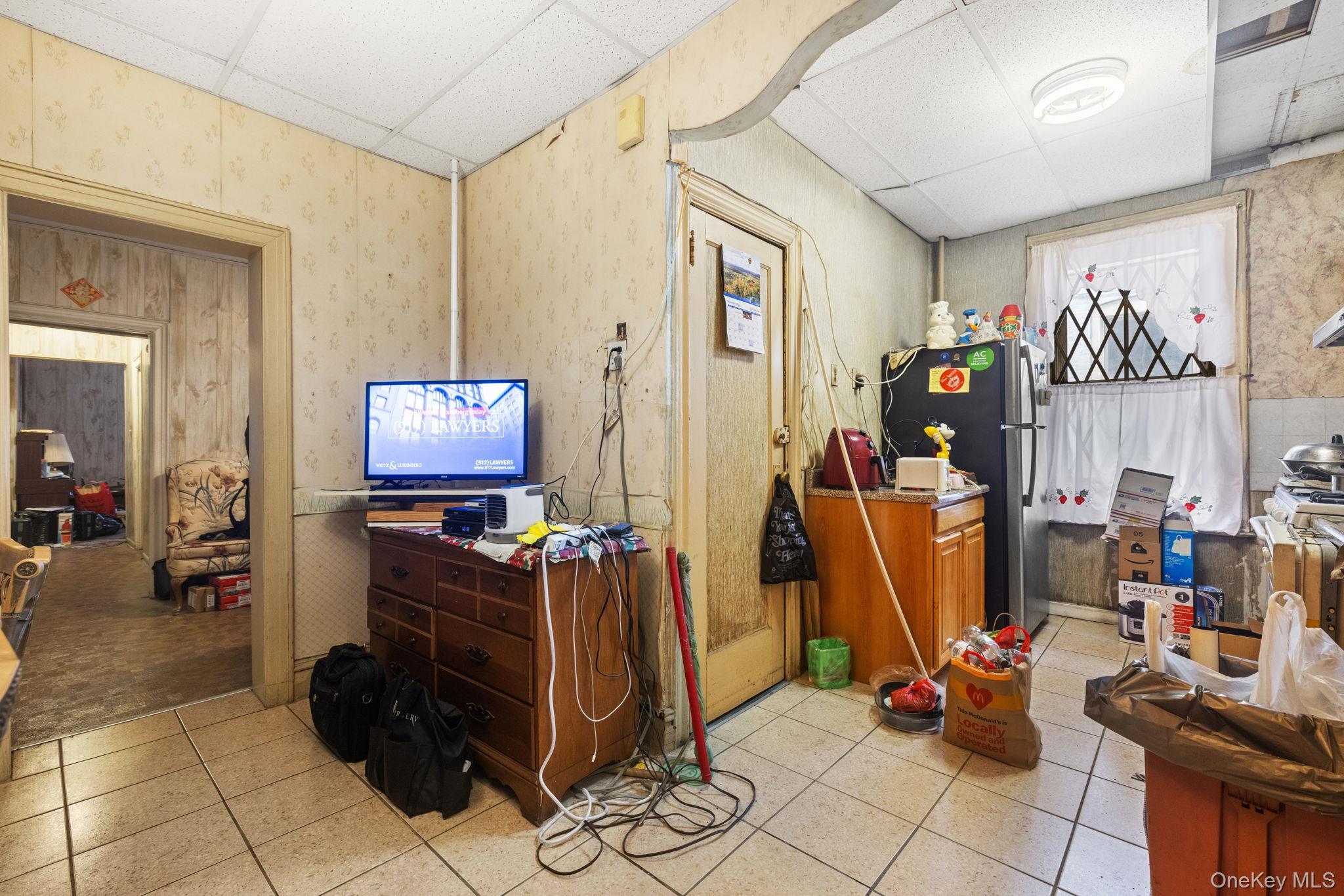 Single Family Dahill  Brooklyn, NY 11218, MLS-937940-24