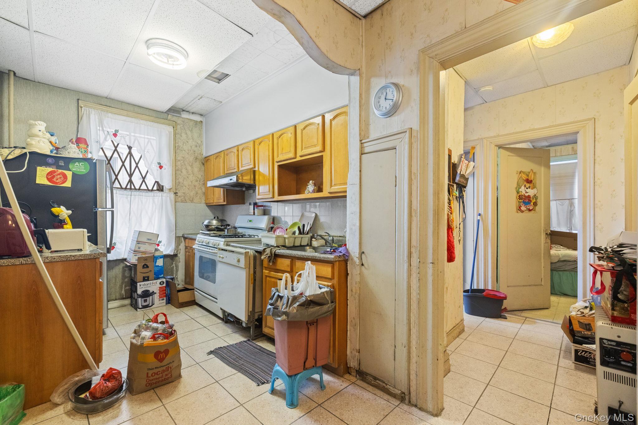 Single Family Dahill  Brooklyn, NY 11218, MLS-937940-25