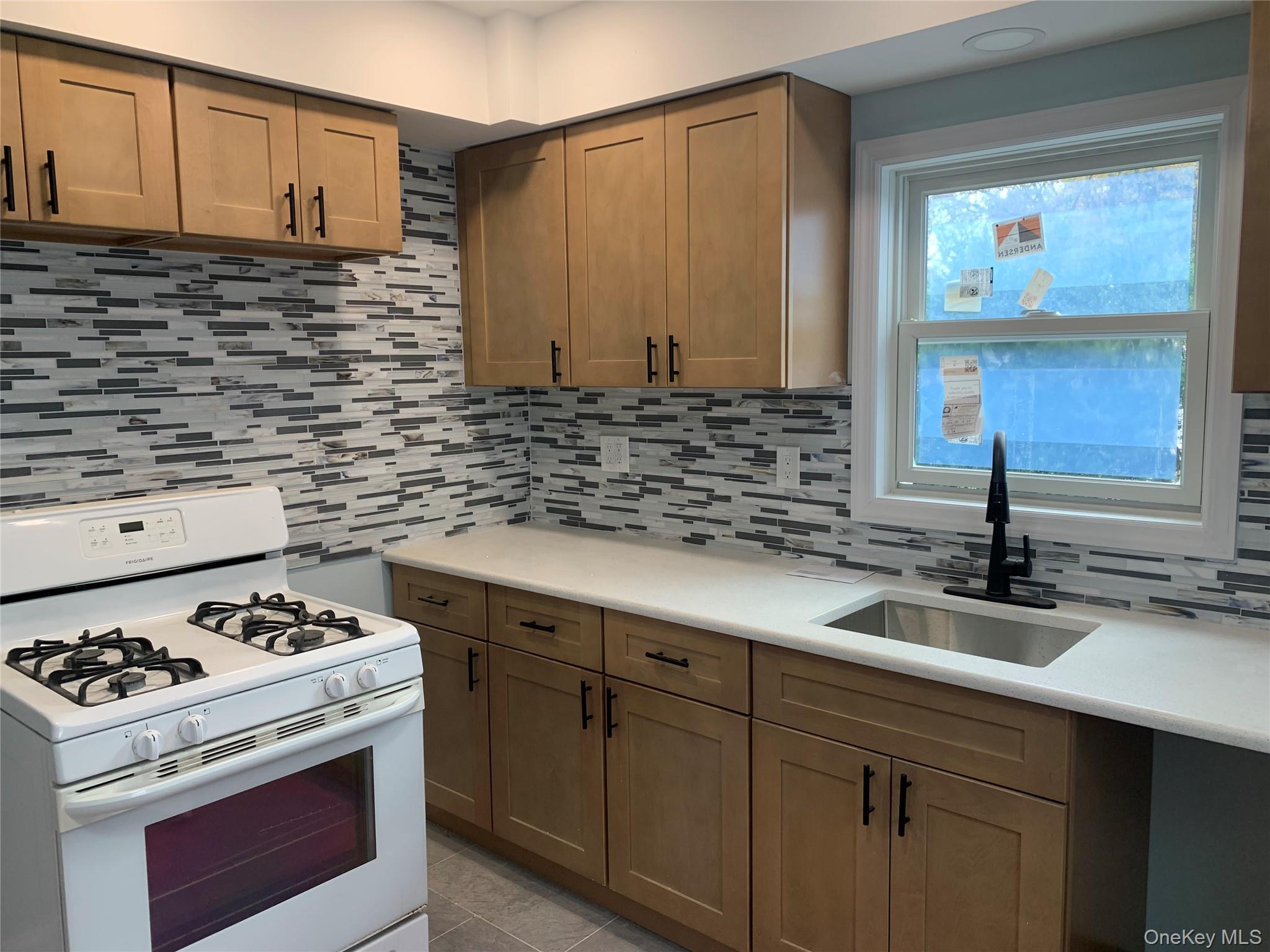 Single Family Tulip Nassau County, NY 11001, MLS-938012-7