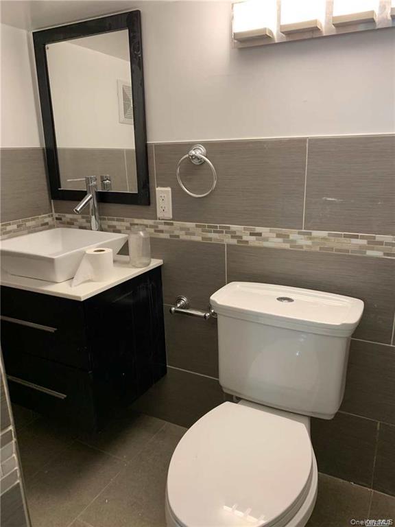 Single Family Hawtree Creek Queens, NY 11420, MLS-938018-5