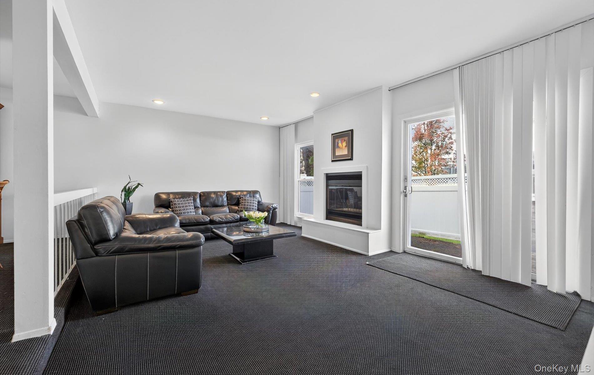 Condo Glen  Nassau County, NY 11791, MLS-938050-11