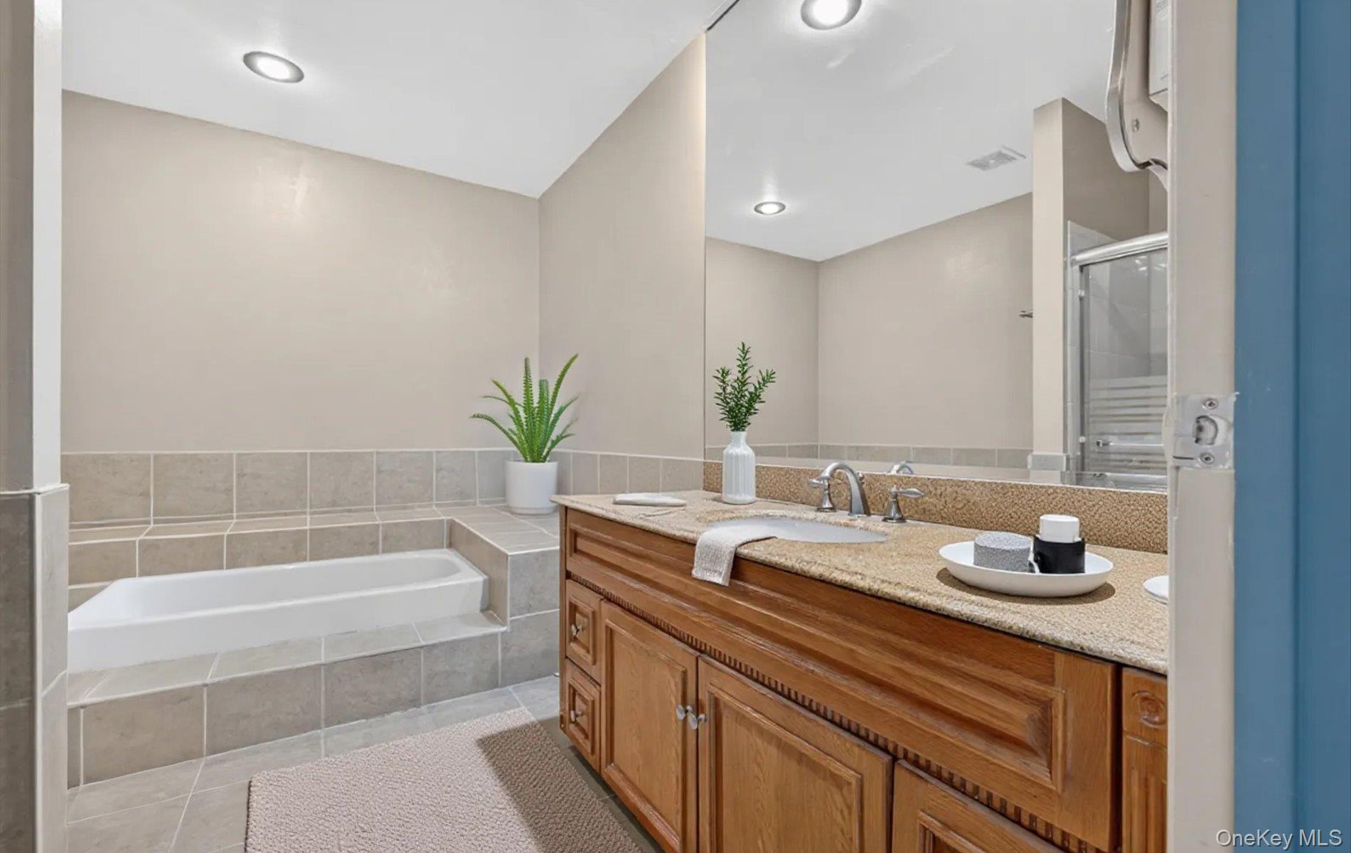 Condo Glen  Nassau County, NY 11791, MLS-938050-17