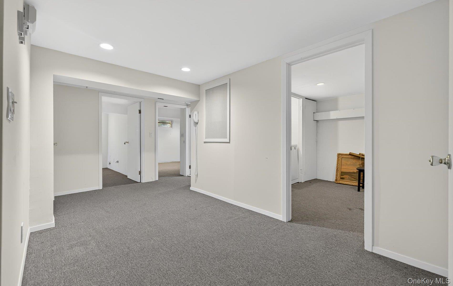 Condo Glen  Nassau County, NY 11791, MLS-938050-23