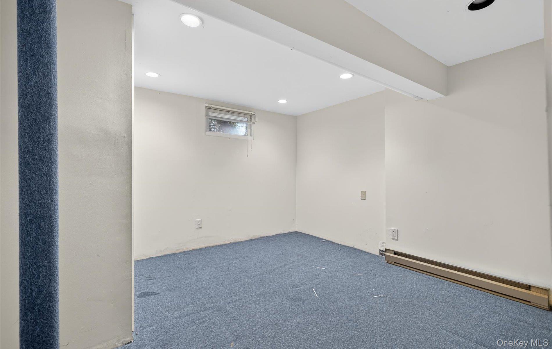 Condo Glen  Nassau County, NY 11791, MLS-938050-25