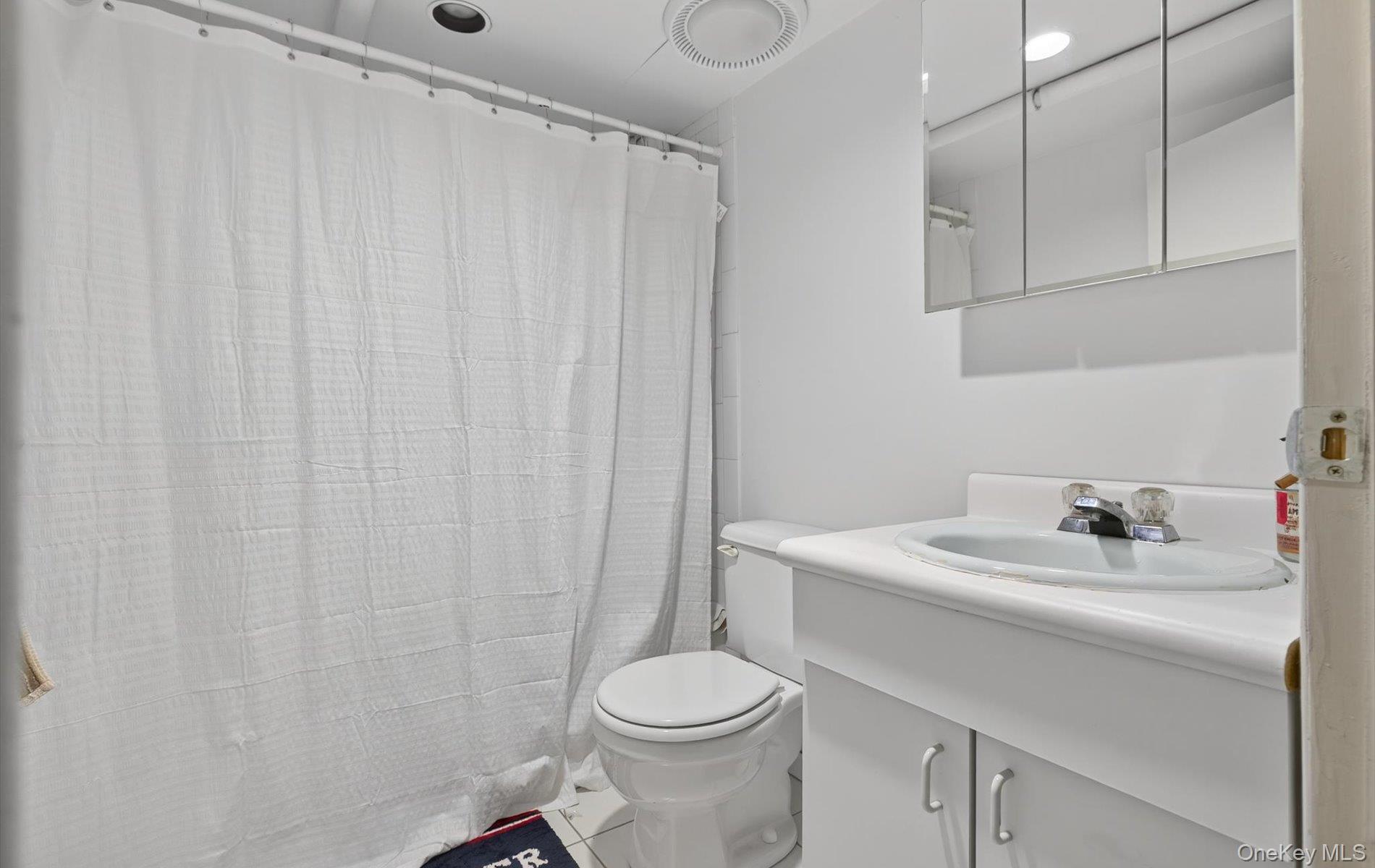 Condo Glen  Nassau County, NY 11791, MLS-938050-26