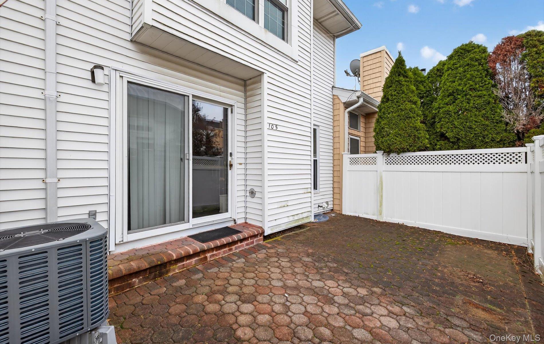 Condo Glen  Nassau County, NY 11791, MLS-938050-29