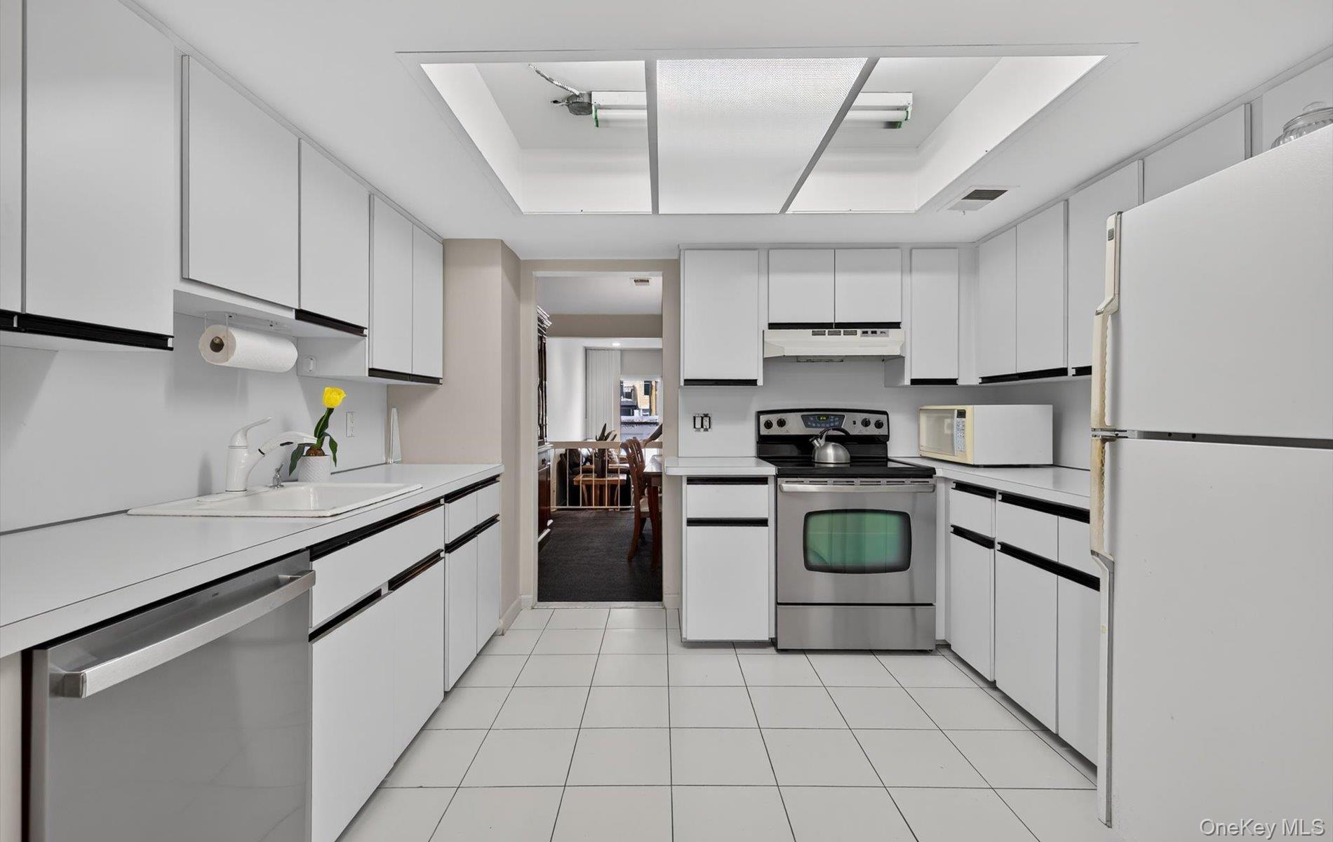 Condo Glen  Nassau County, NY 11791, MLS-938050-3