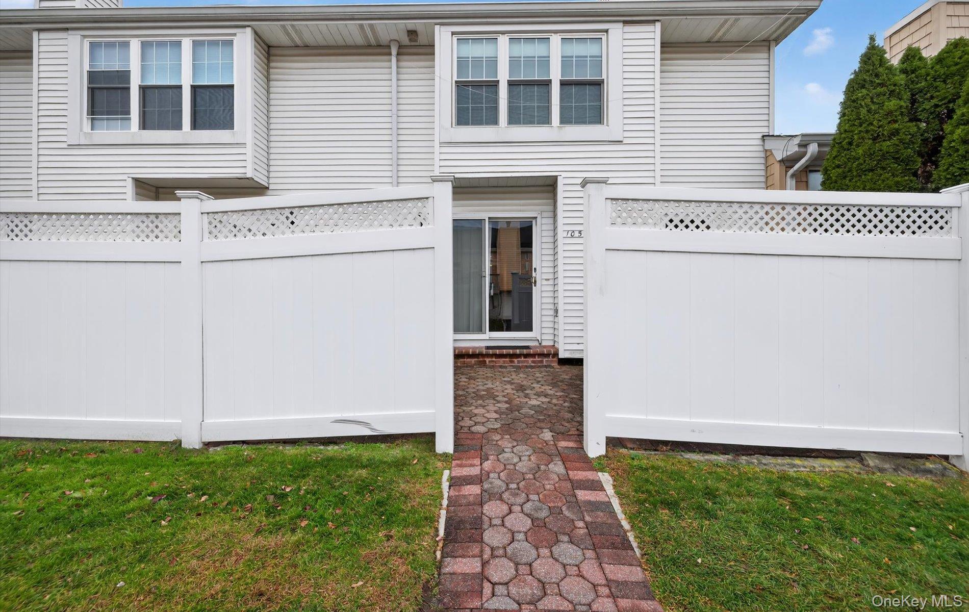 Condo Glen  Nassau County, NY 11791, MLS-938050-31