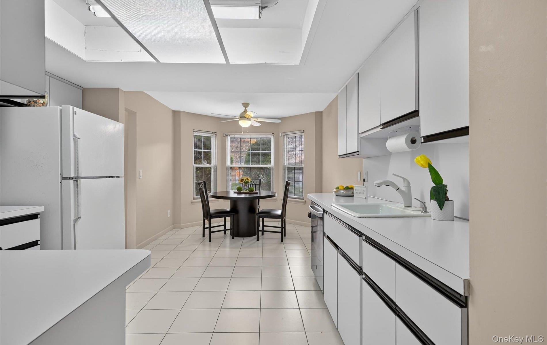 Condo Glen  Nassau County, NY 11791, MLS-938050-5