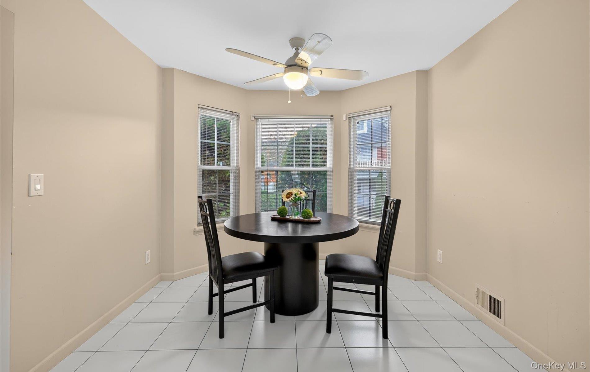 Condo Glen  Nassau County, NY 11791, MLS-938050-7