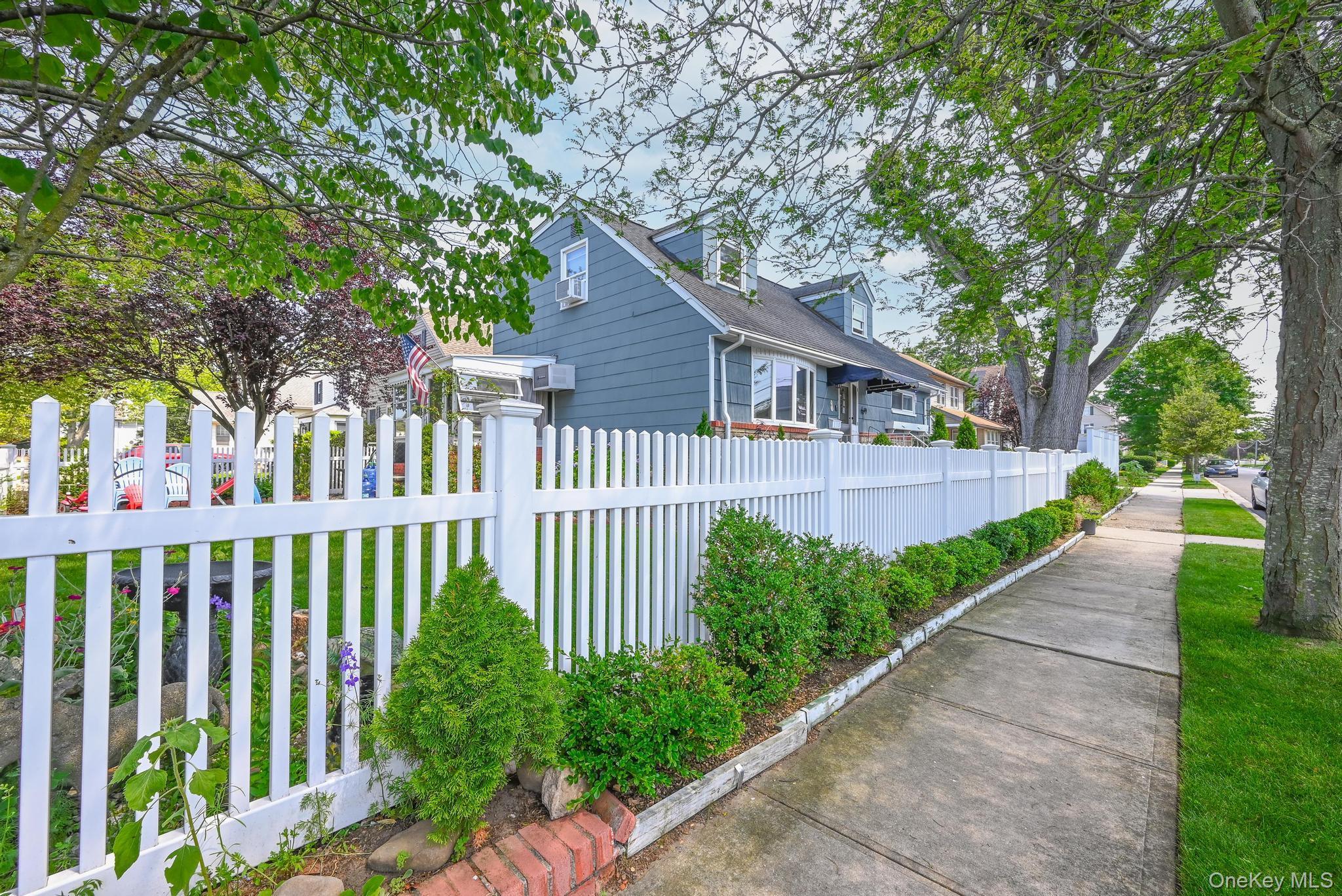 Single Family Edmund  Nassau County, NY 11563, MLS-938056-2