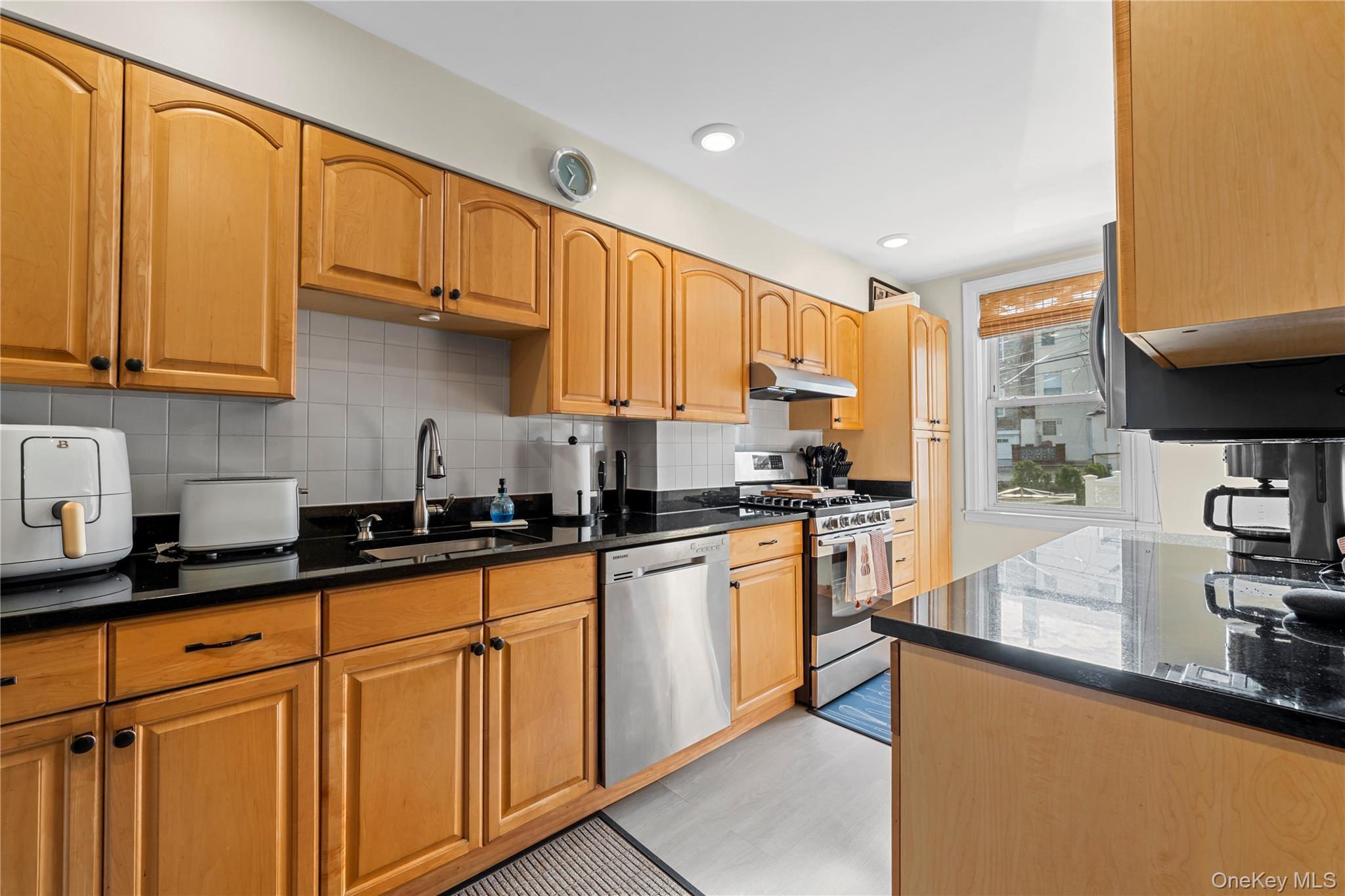 Single Family 52nd Queens, NY 11378, MLS-938138-9