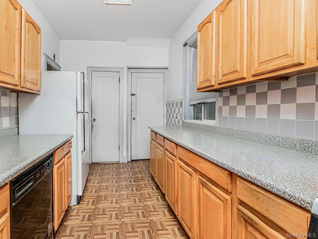 Single Family Hollywood  Bronx, NY 10461, MLS-938193-7