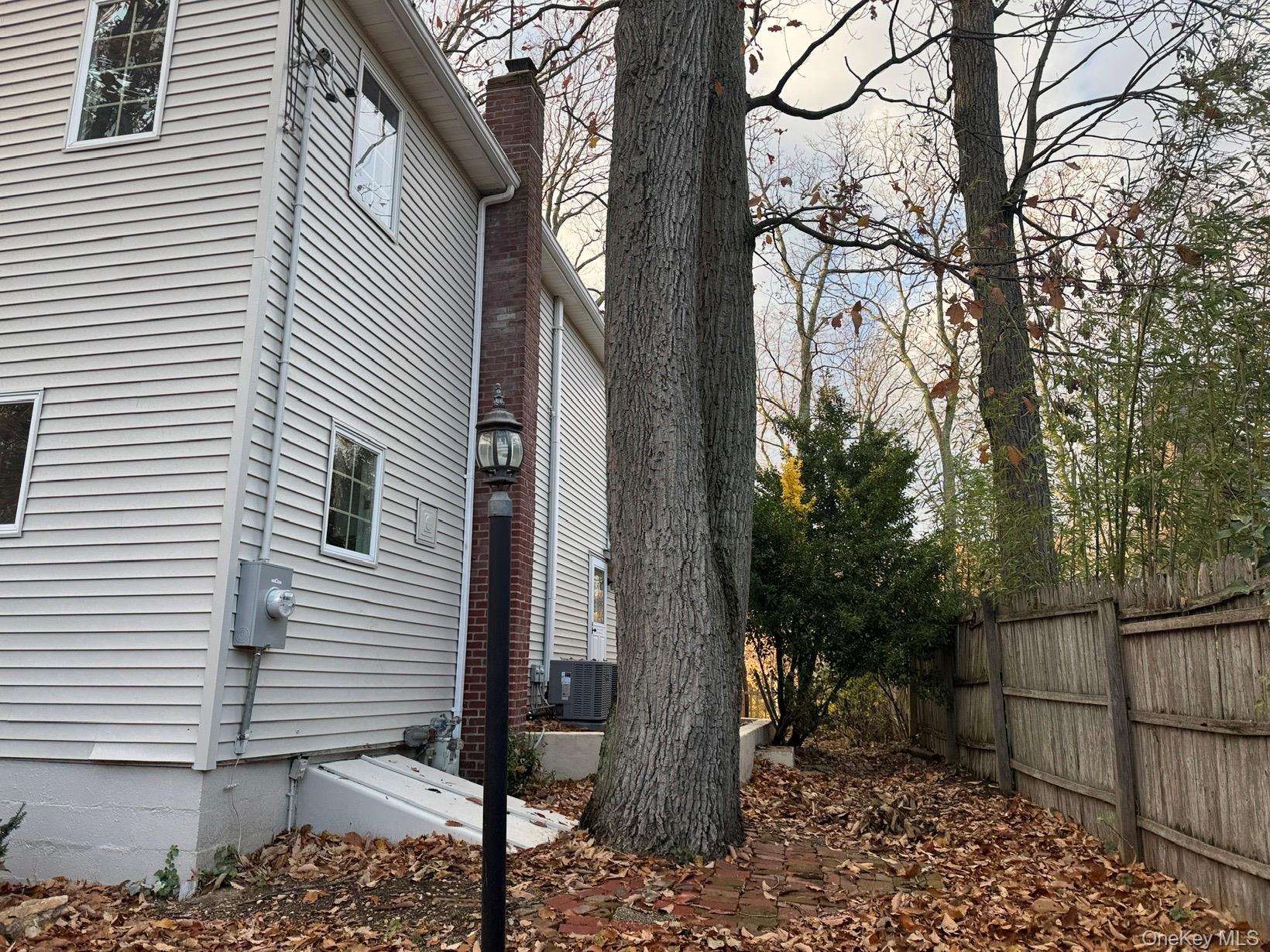 Single Family Woodland  Suffolk County, NY 11743, MLS-938221-33