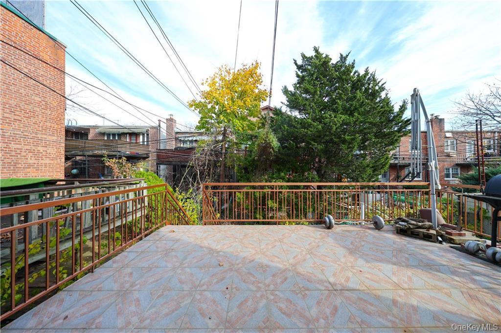 Single Family 27th  Brooklyn, NY 11235, MLS-938245-32