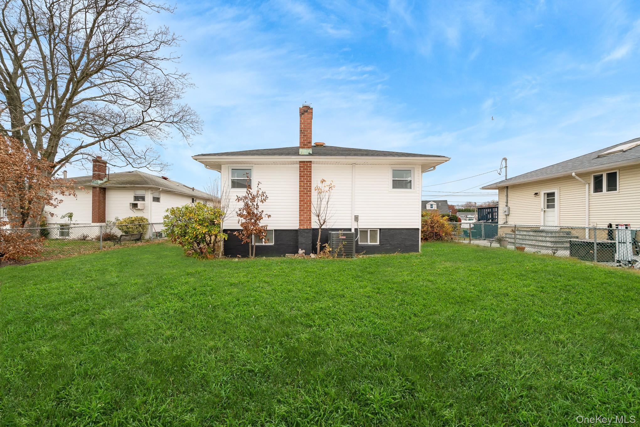 Single Family Hempstead  Nassau County, NY 11793, MLS-938322-25