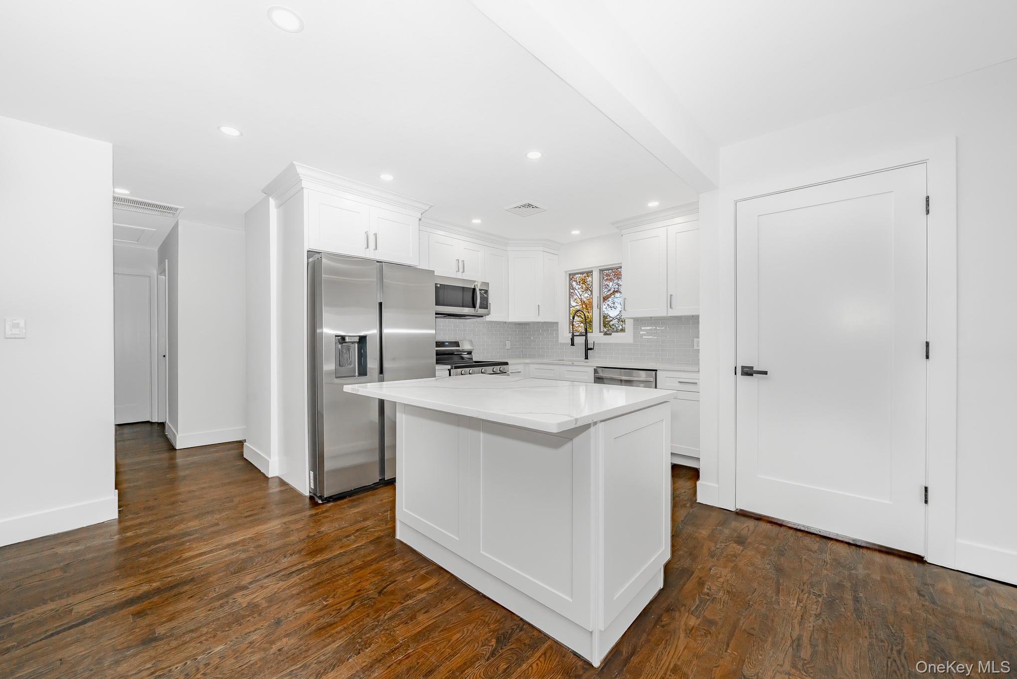 Single Family Hempstead  Nassau County, NY 11793, MLS-938322-6